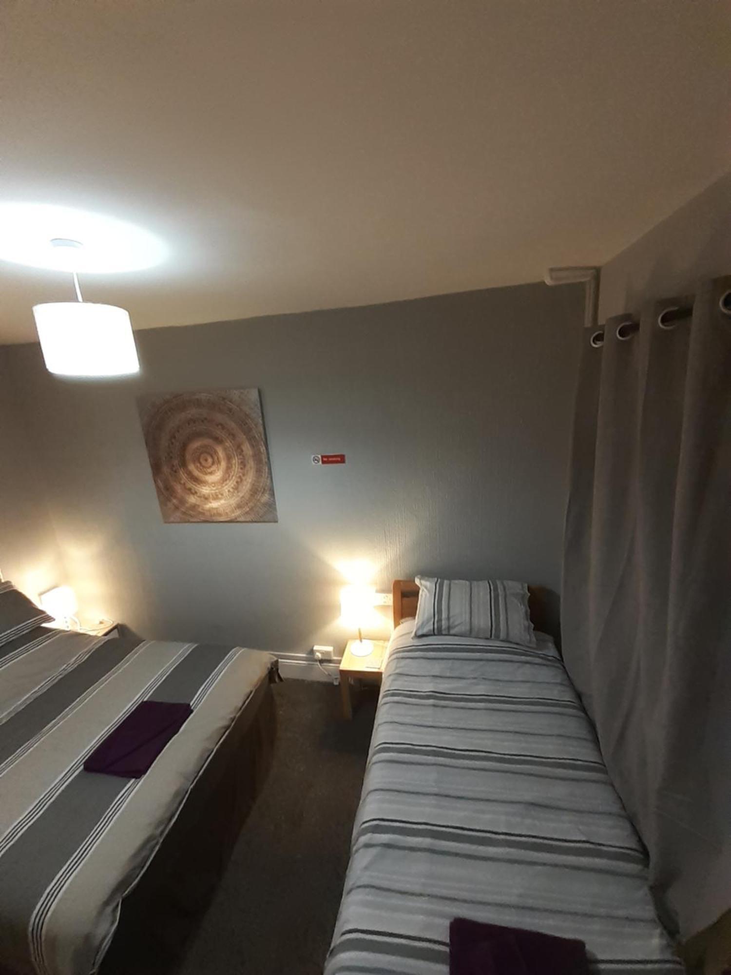 Caversham Lodge レディング 部屋 写真