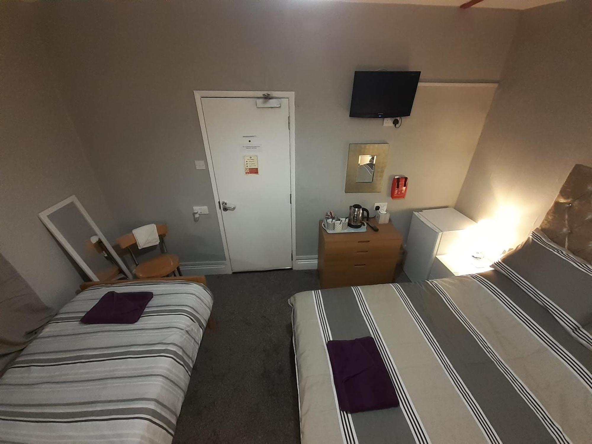 Caversham Lodge レディング 部屋 写真